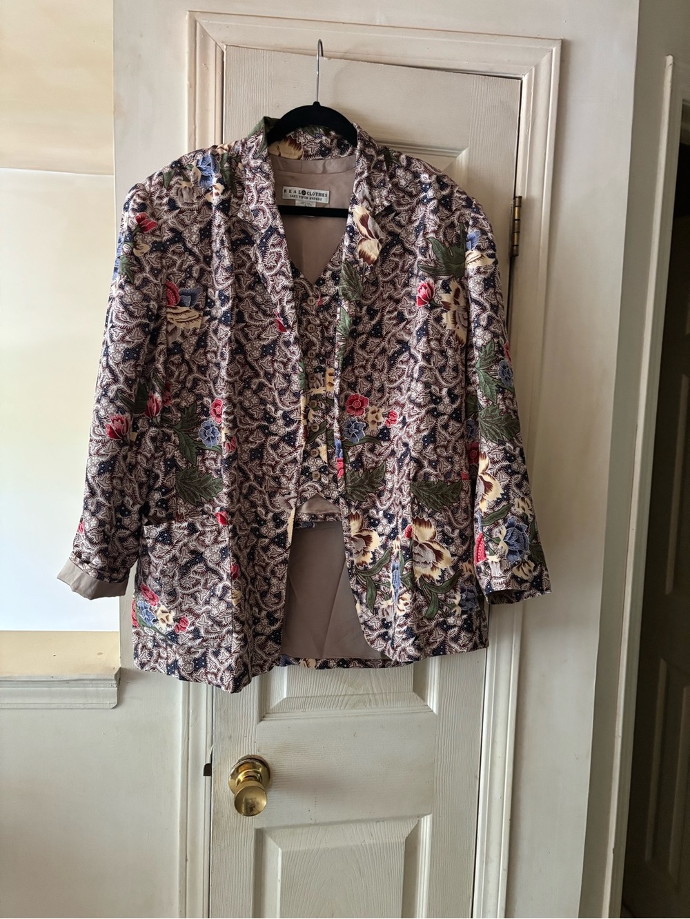 Saks Fifth Avenue  Floral Blazer and West 2 piece set 100% silk Cream, Navy Gree